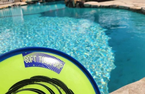 Riverside House | VeryPrivateHouse in Riverside,3bedrooms& 2 1/2 bathroom house w/Pool & big Patio