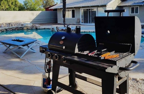 Riverside House | VeryPrivateHouse in Riverside,3bedrooms& 2 1/2 bathroom house w/Pool & big Patio