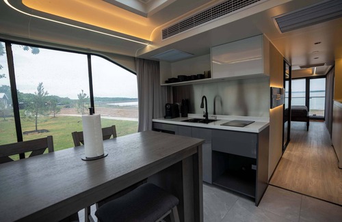 Bridgeport House | Vessel 7 - Designer Vessel by the Lake | Fire Pit Backyard Wi-Fi Ready