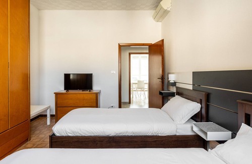 Navile Apartment | Vestiari apartment II with terrace by Wonderful Italy