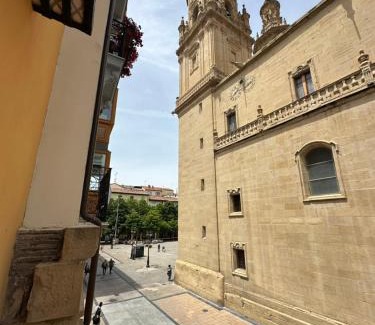 Logrono Historic Centre Apartment | Viña Marina