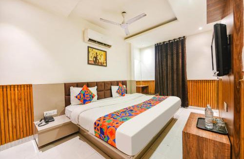 Azadpur Hotel | Via Shri Sai DX - Nr Adarsh Nagar Metro