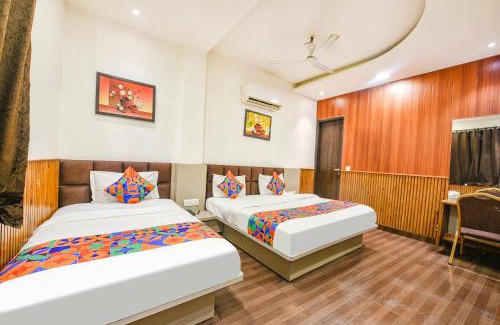 Azadpur Hotel | Via Shri Sai DX - Nr Adarsh Nagar Metro