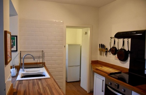 Dunfermline Apartment | Vibrant 1BD flat with Garden in Dunfermline, Fife