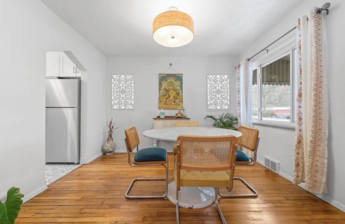 Pittsburgh House | Vibrant 2-bedroom house with WiFi, AC in wonderful walkable Aspinwall