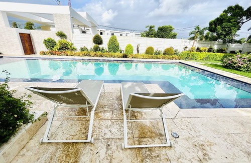 Punta Cana Villa | Vibrant 2 story 3 BR/2.5 BT Villa, Near Downt PC, 15 mnts to airport, Pool & BBQ