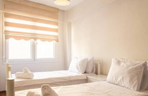 Old Town Apartment | Vibrant and Central Flat near Kordon in Alsancak