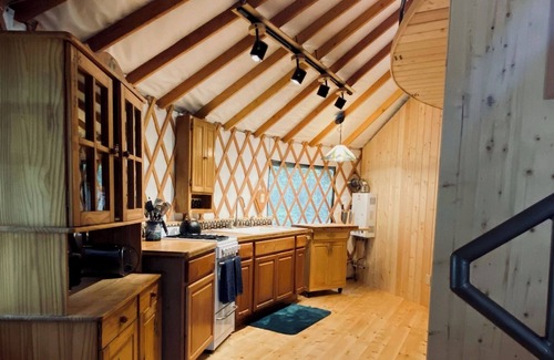 Sequim Cabin | Vibrant and unique yurt - Welcome to Madrona Grove