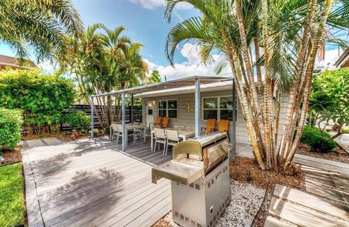 St. Pete Beach Apartment | Vibrant Beach Studio #1-more units also available