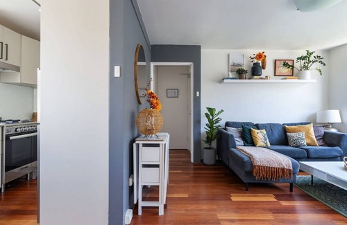 Freshwater Apartment | Vibrant Beachside Retreat 2BR Unit in Freshwater