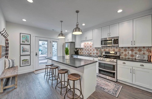 Draper Apartment | Vibrant Chic Home ~ 20 Mi to Salt Lake City!