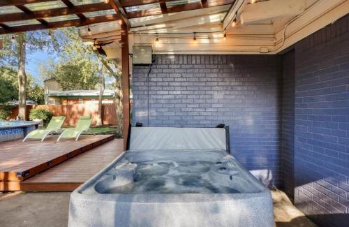 Irving House | Vibrant House w Great Backyard Pool and Jacuzzi