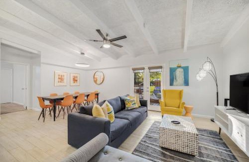 Irving House | Vibrant House w Great Backyard Pool and Jacuzzi