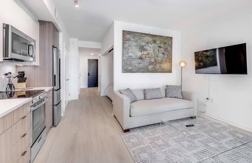 NoMa Hotel | Vibrant Noma Location 1BR with Private Balcony | DC