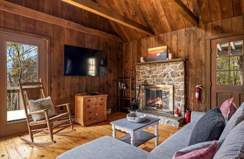 Mathias House | Vibrant Woodland Cabin Sanctuary near Great Cacapon River in West Virginia
