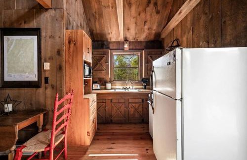 Mathias House | Vibrant Woodland Cabin Sanctuary near Great Cacapon River in West Virginia