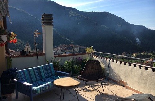 Rocchetta Nervina Apartment | Vicino al cielo- Near the sky, light-filled oasis of calm for relaxed days