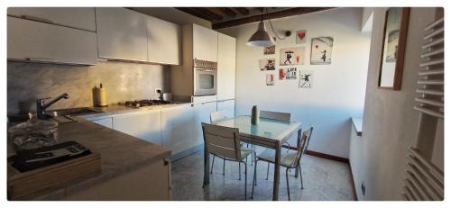Carrara Apartment | Vicolo Bugliolo 10 - HOME B&B