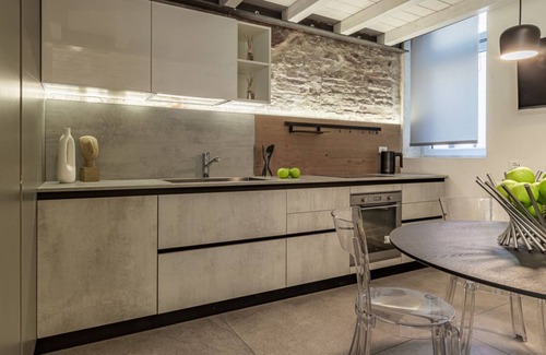 Ferrara Apartment | Vicolo dei Duelli Industrial Green Apartment