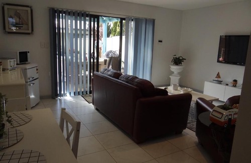 Victor Harbor Apartment | Victor Holidays