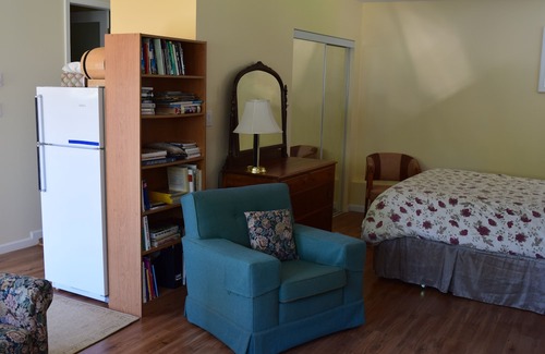 Metchosin Apartment | Victoria Area Oceanfront studio close to Royal Roads University &Pearson College
