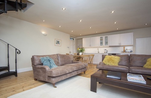 Newton St Loe Cottage | VICTORIAN ANNEXE - BATH - sleeps 4 guests in 2 bedrooms