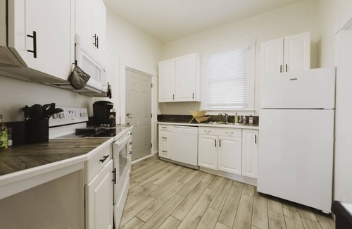 Savannah Victorian District House | Victorian District Duplex ★ 2 APTS & 6 BDRS ★ Just 2 blocks to Forsyth Park!