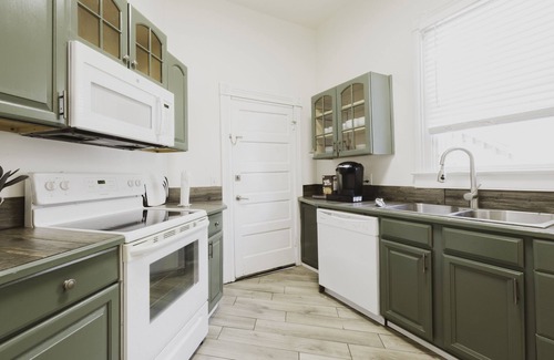 Savannah Victorian District House | Victorian District Duplex ★ 2 APTS & 6 BDRS ★ Just 2 blocks to Forsyth Park!