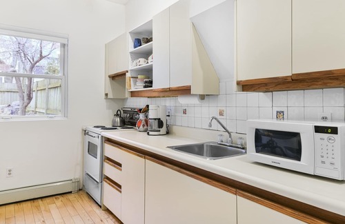Niagara Apartment | Victorian Gem Open Concept Flat in King West
