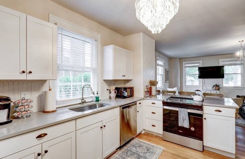 Mountville House | Victorian Manor on Main w/6 beds-10 mins to Lanc!