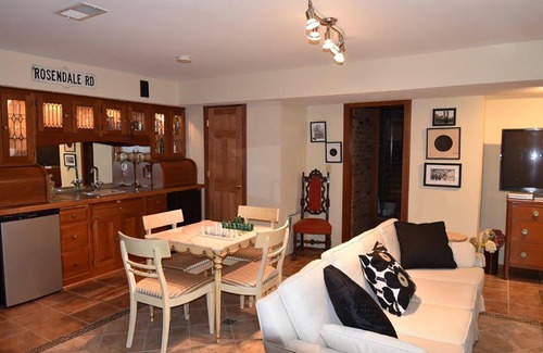 Saratoga Springs Condo | Victorian Mansion Executive Condo