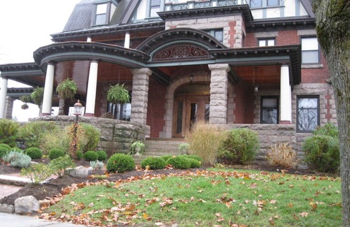 Saratoga Springs Condo | Victorian Mansion Executive Condo