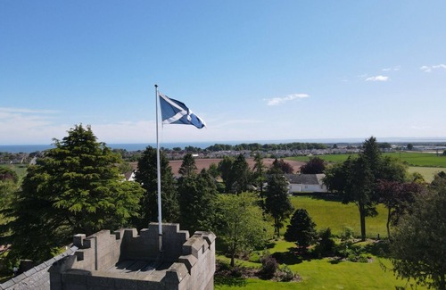 Carnoustie House | Victorian Mansion, fully refurbished, sleeps 24 guests in 12 ensuite bedrooms