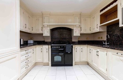 Dublin Apartment | Victorian Retreat Suite