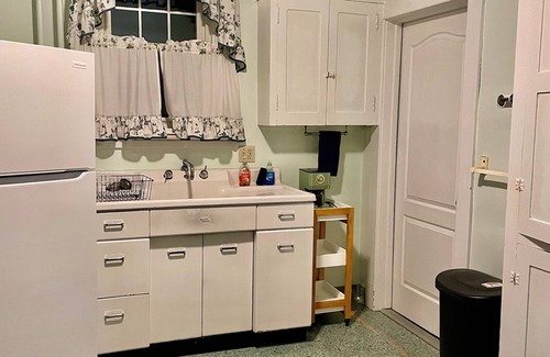 DuBois House | Victorian Townhome with Fenced Yard, Walkable area