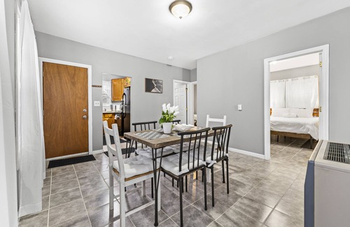 New Bedford Apartment | Vida Comfy Inn Modern 3BR- 8 mins to downtown