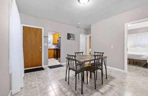 New Bedford Apartment | Vida Comfy Inn Modern 3BR- 8 mins to downtown