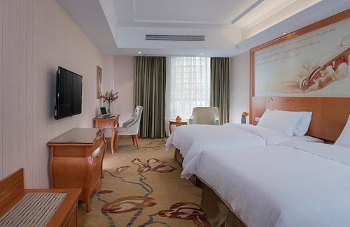 Haicang Hotel | Vienna Hotel(Zhangzhou Jiaomei WanYi square store)
