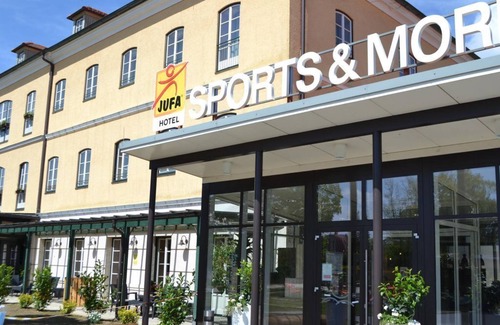 Fuerstenfeld House | Vierbettzimmer mit Dusche, WC - Jufa Hotel Fürstenfeld