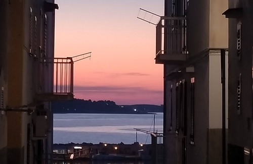 Chiesiola Apartment | VIESTE: SCALINATELLA AT SEApanoramic, central, 3-minute walk to the beach