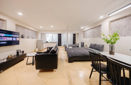Hang Bai Apartment | VietHOME - 202 The Loft for 4 pax