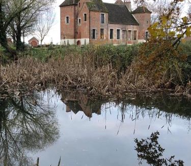 Clux-Villeneuve Bed & Breakfast | Vieux château Saint-Claude