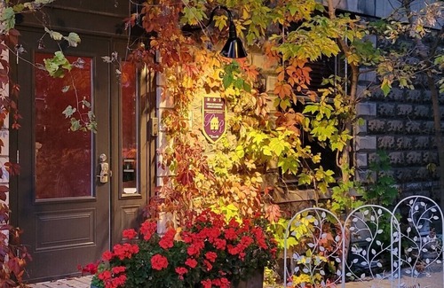 Farnham Apartment | Vieux-Old Farnham Appart Condotel1