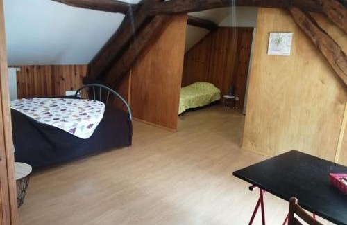 Guilly House | Vieux-Port à 45600 Bouteille