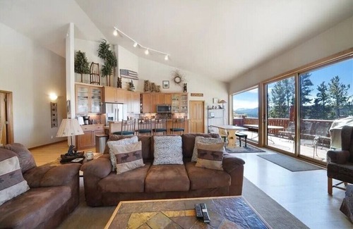 Baldy Mountain House | 'View Manor' - Five Master Suites!