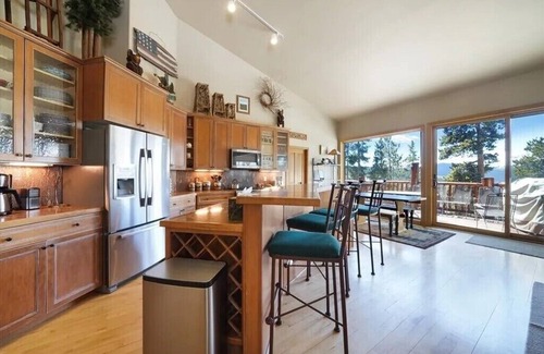 Baldy Mountain House | 'View Manor' - Five Master Suites!