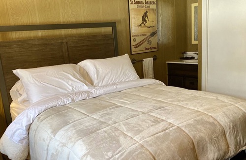 Cranmore Birches Condo | View of Cranmore Mountain and Walk to North Conway Village!
