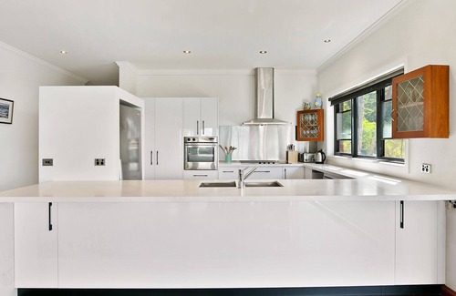 Lorne House | View of the Lorne ocean and the bush