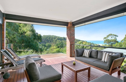 Lorne House | View of the Lorne ocean and the bush