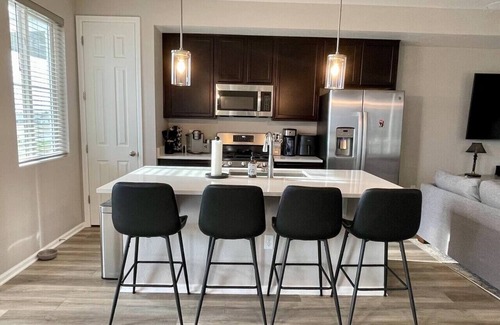 Commerce City House | Views and Adventure Awaits